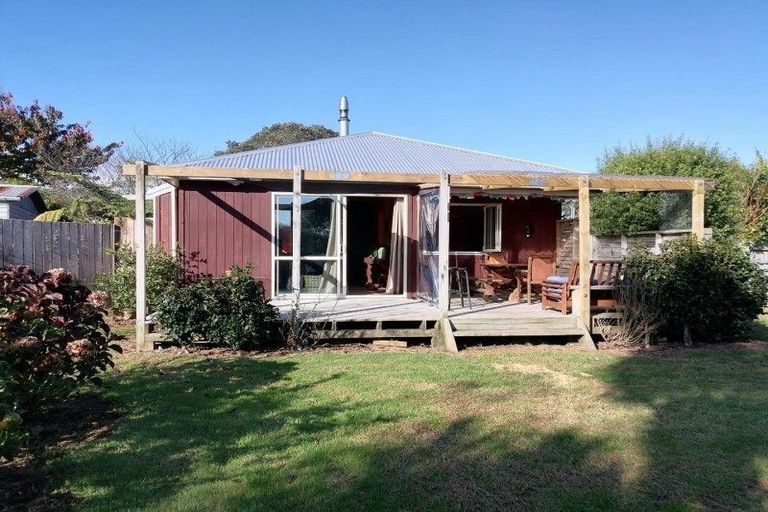 Photo of property in 19 Cumming Street, Okato, 4335