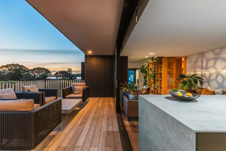 Photo of property in 30 Nihinihi Avenue, Raglan, 3225