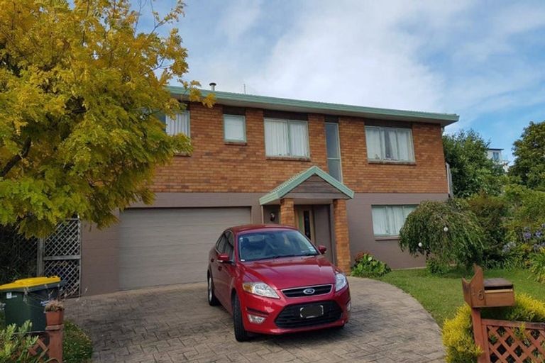 Photo of property in 16 Garcia Place, West Harbour, Auckland, 0618
