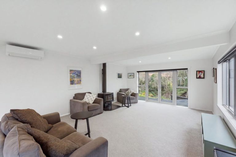 Photo of property in 82 Wairau Road, Oakura, 4314