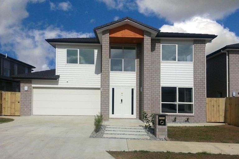 Photo of property in 16 Kira Road, Flat Bush, Auckland, 2016