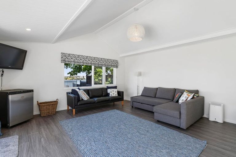 Photo of property in 21 Norwood Road, Bayswater, Auckland, 0622