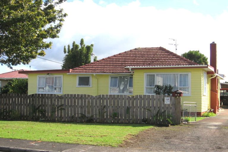 Photo of property in 22 Totara Road, Te Atatu Peninsula, Auckland, 0610