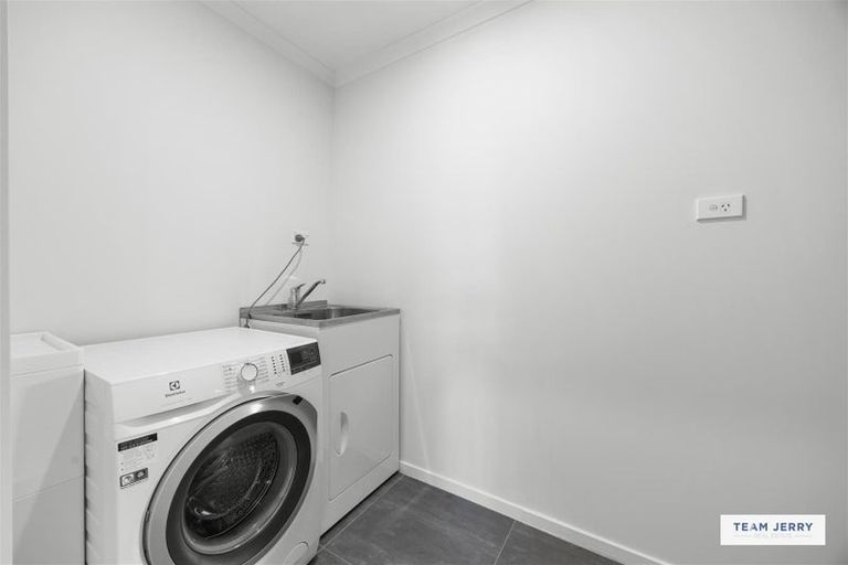 Photo of property in 28 Fairchild Avenue, Goodwood Heights, Auckland, 2105