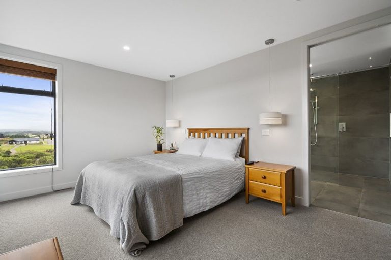 Photo of property in 67 Ruapehu Drive, Fitzherbert, Palmerston North, 4410