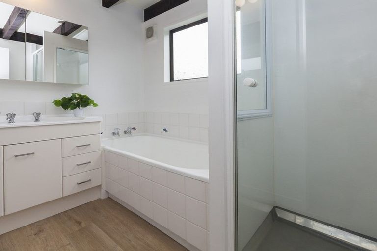 Photo of property in 31 Juniper Place, Burnside, Christchurch, 8053