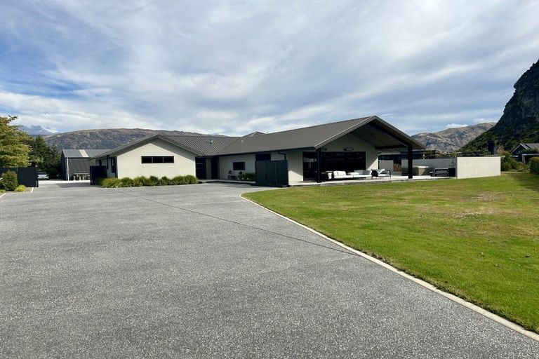 Photo of property in 5 Old Racecourse Road, Albert Town, Wanaka, 9305