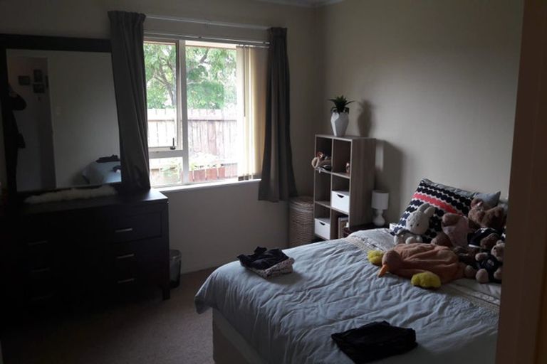 Photo of property in 6 Cretian Crescent, Henderson, Auckland, 0612