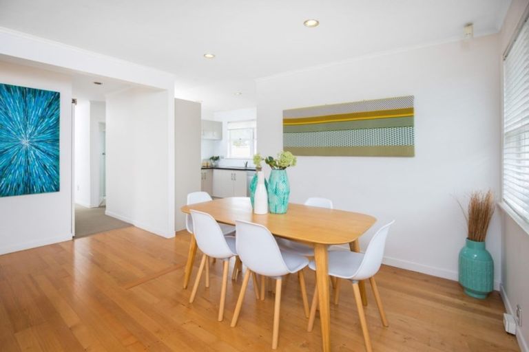 Photo of property in 1/19 Becroft Drive, Forrest Hill, Auckland, 0620