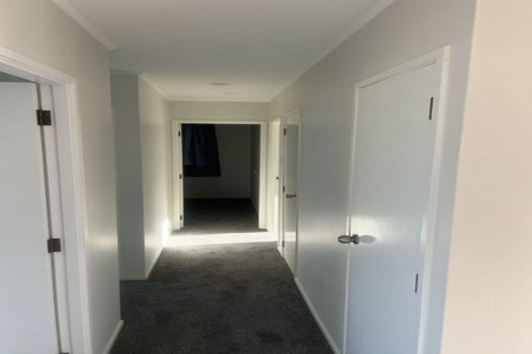 Photo of property in 26 Waimumu Road, Massey, Auckland, 0614