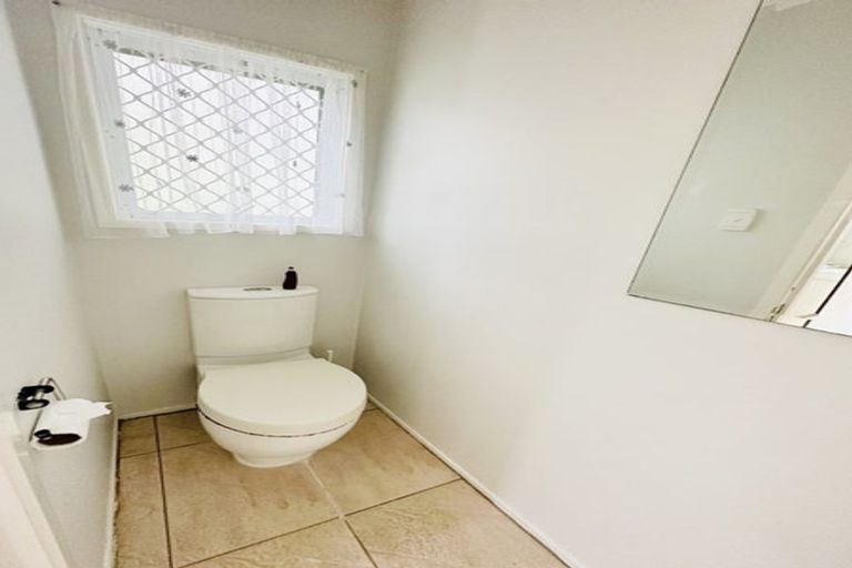 Photo of property in 2/191 Mokoia Road, Birkenhead, Auckland, 0626