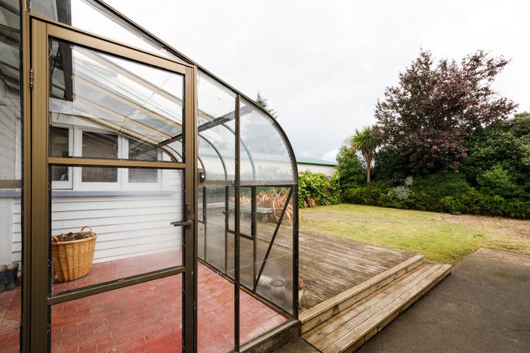 Photo of property in 24 Miro Street, Takaro, Palmerston North, 4410