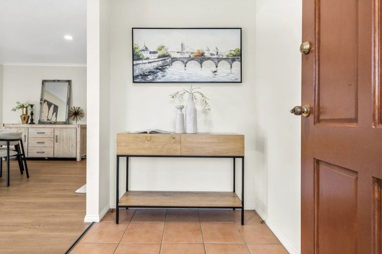 Photo of property in 1/11 Carniew Place, Dannemora, Auckland, 2016