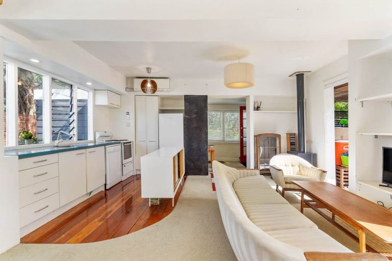 Photo of property in 1/20 Harrybrook Road, Green Bay, Auckland, 0604