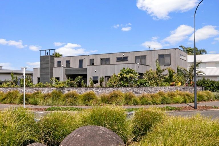 Photo of property in 563 Grenada Street, Papamoa Beach, Papamoa, 3118