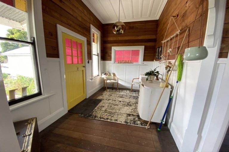 Photo of property in 11 Glentworth Street, Eltham, 4322