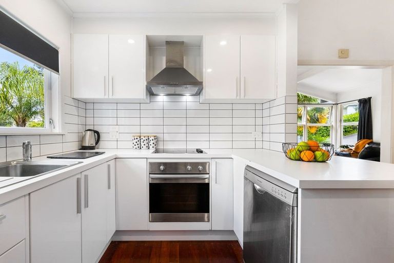 Photo of property in 26 Acacia Road, Torbay, Auckland, 0632