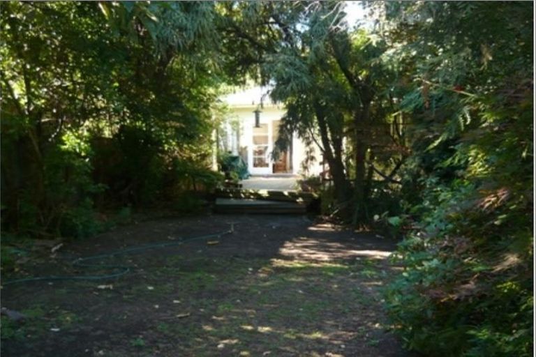 Photo of property in 16 Dilworth Street, Riccarton, Christchurch, 8011