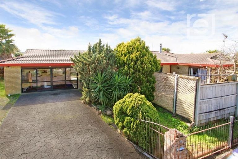 Photo of property in 32 Trimdon Street, Randwick Park, Auckland, 2105