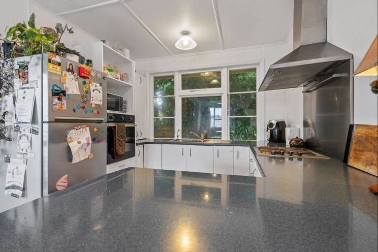 Photo of property in 132 Pioneer Road, Moturoa, New Plymouth, 4310