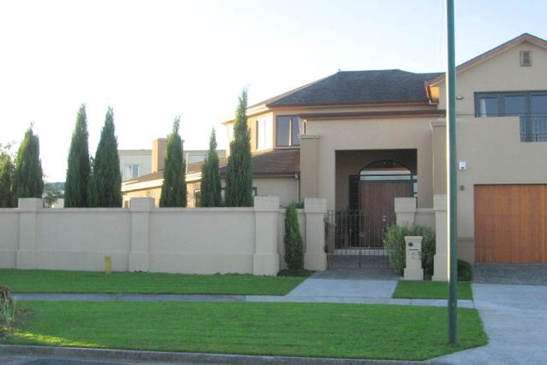 Photo of property in 2 Courtneys, West Harbour, Auckland, 0618