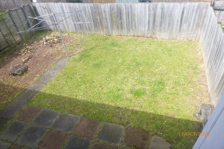 Photo of property in 2/1b Divich Avenue, Te Atatu South, Auckland, 0610