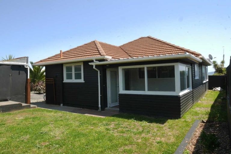 Photo of property in 1 Toru Road, Paraparaumu Beach, Paraparaumu, 5032