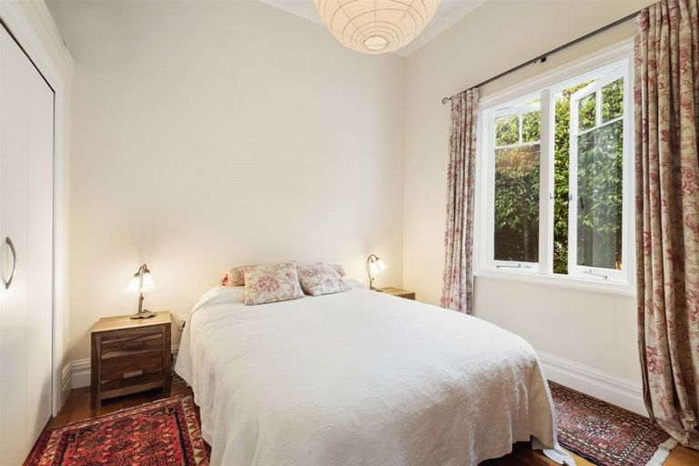 Photo of property in 235 Onewa Road, Birkenhead, Auckland, 0626