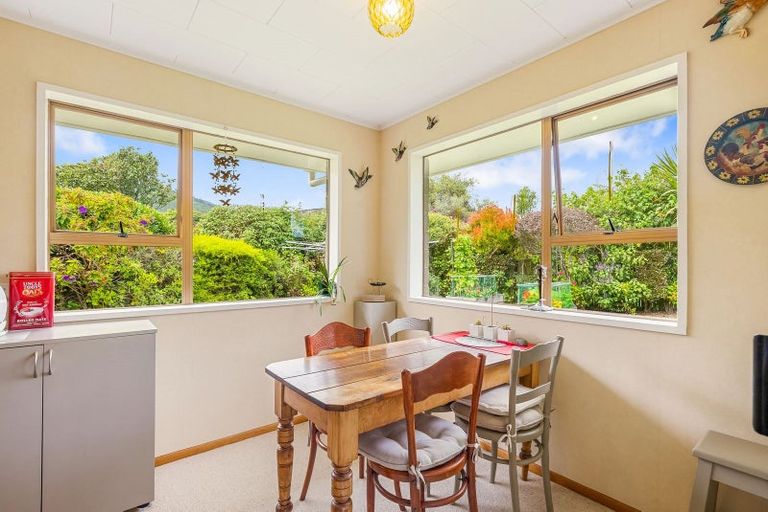 Photo of property in 20 Rewarewa Crescent, Waikanae, 5036