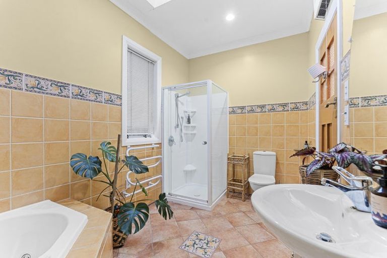 Photo of property in 42 Octavius Place, New Plymouth, 4312