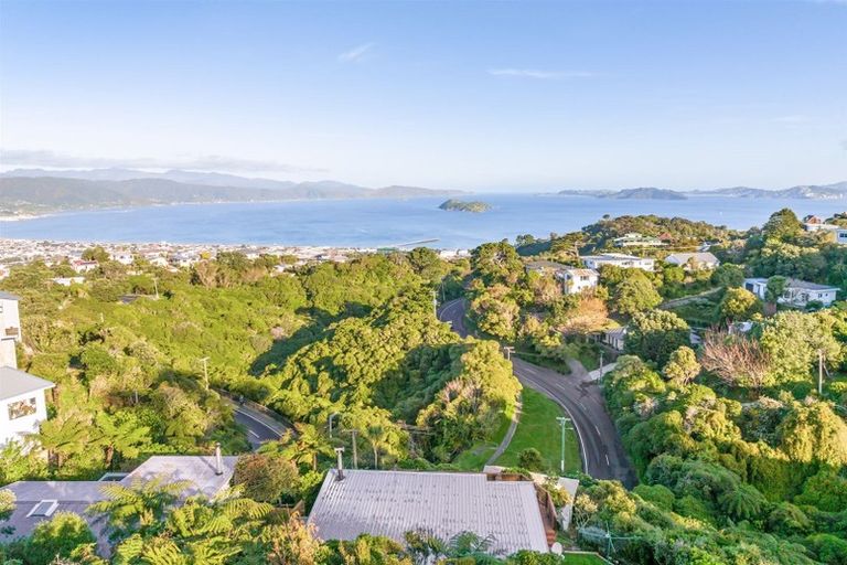 Photo of property in 40 Akatea Road, Korokoro, Lower Hutt, 5012