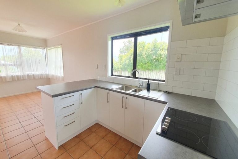 Photo of property in 3/6 Harding Avenue, Te Atatu South, Auckland, 0610