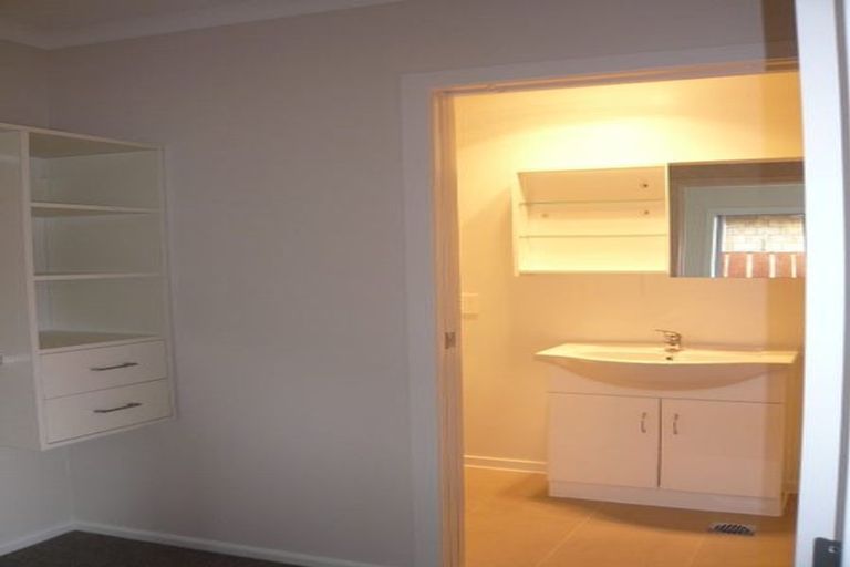 Photo of property in 2/17 Jones Crescent, Melville, Hamilton, 3206