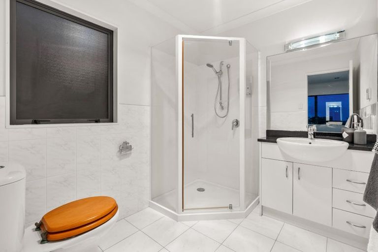 Photo of property in 78 San Valentino Drive, Henderson, Auckland, 0612