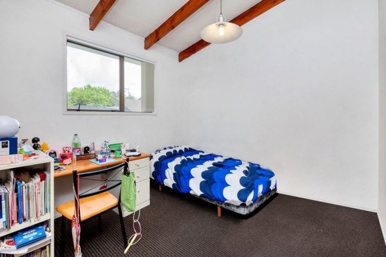 Photo of property in 2/35 Moore Street, Hillcrest, Auckland, 0627