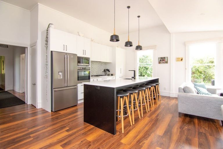 Photo of property in 11 Colombo Street, Hokowhitu, Palmerston North, 4410