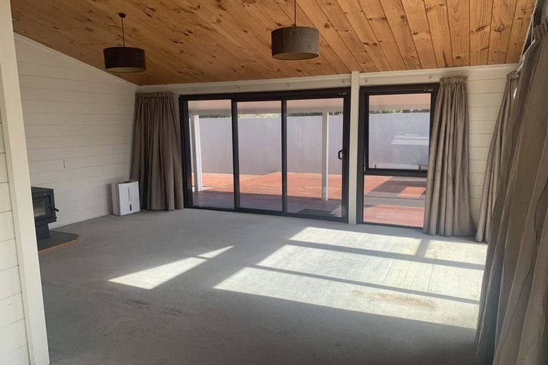 Photo of property in 10 Jane Street, Waikanae Beach, Waikanae, 5036
