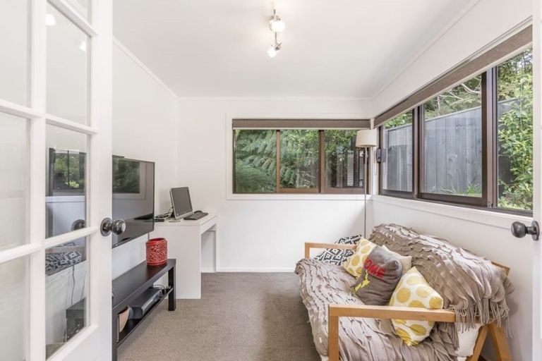 Photo of property in 102 Park Hill Road, Birkenhead, Auckland, 0626