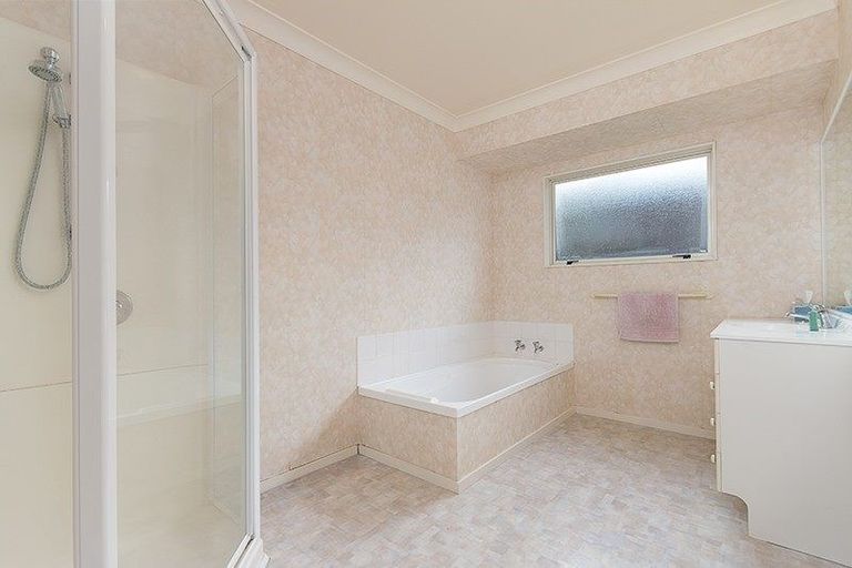 Photo of property in 21 Waitoa Street, Waiuku, 2123