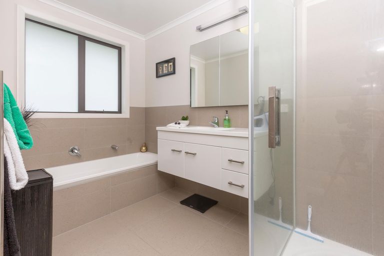 Photo of property in 24 Tokerau Crescent, Pukekohe, 2120