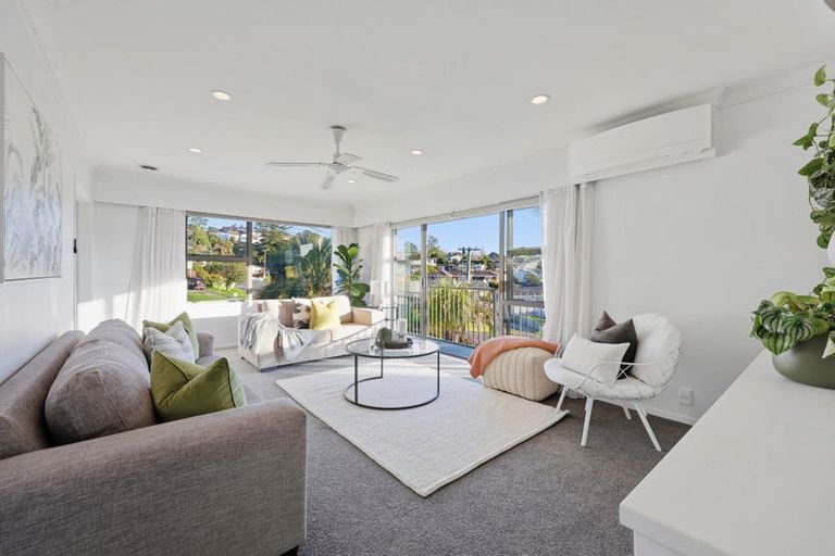 Photo of property in 5 Liston Crescent, Cockle Bay, Auckland, 2014