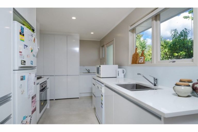 Photo of property in 2/3 Talavera Place, Te Atatu South, Auckland, 0602