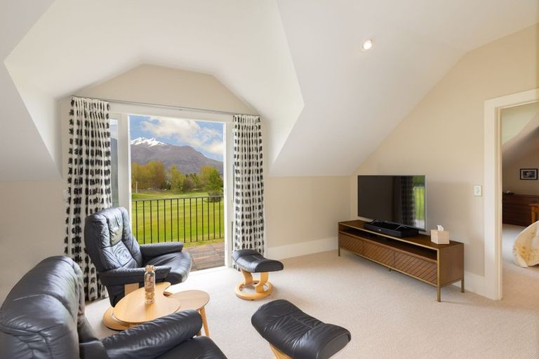 Photo of property in Millbrook Resort, 9 Chalmers Close, Arrowtown, 9371
