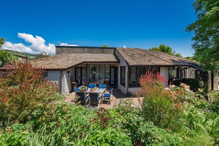 Photo of property in 11 Walnut Grove, Waikanae, 5036