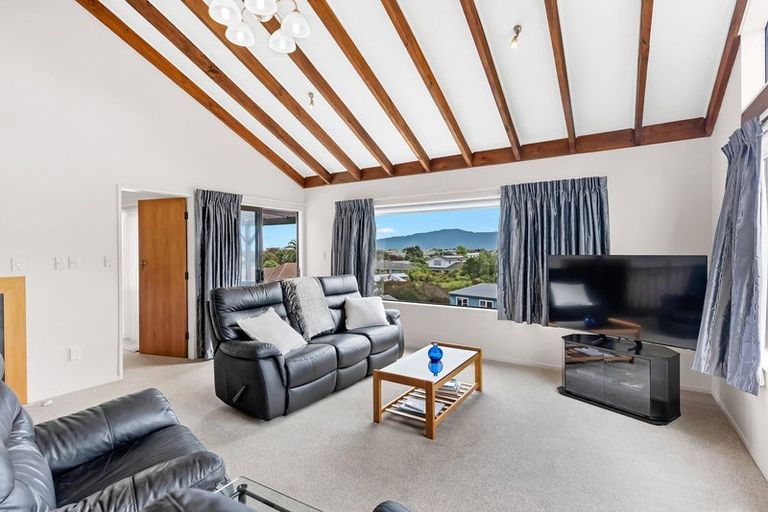 Photo of property in 10 Napier Grove, Waikanae Beach, Waikanae, 5036