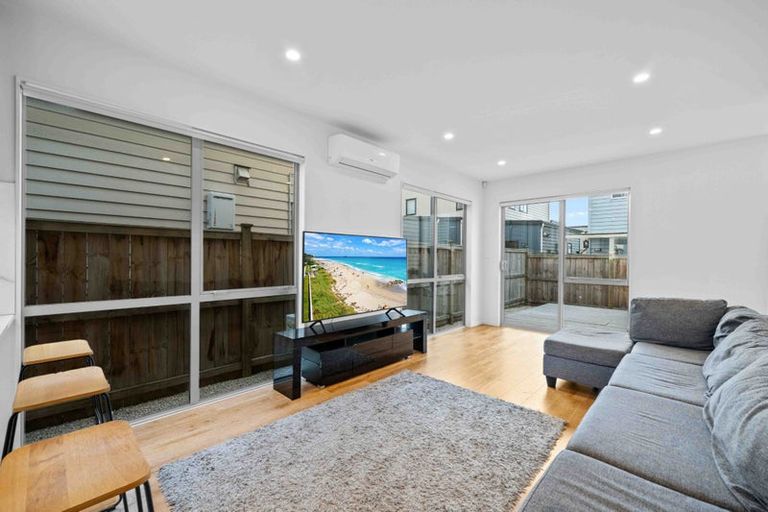 Photo of property in 102 Bellbird Street, Papakura, 2110