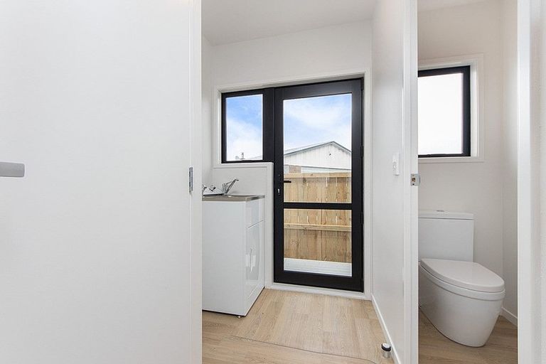 Photo of property in 2 Saffron Street, Birkdale, Auckland, 0626