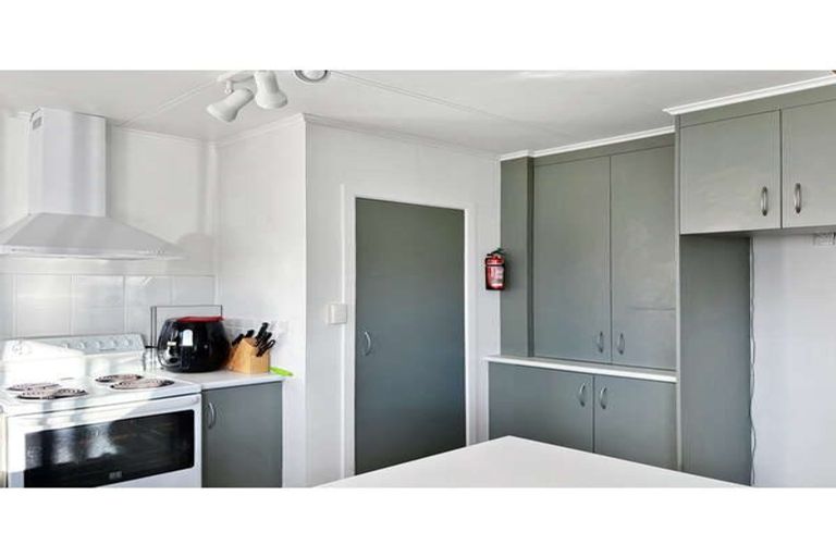 Photo of property in 8 Mark Perreau Place, Foxton, 4814