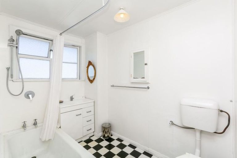 Photo of property in 40 Glenpark Avenue, Frankleigh Park, New Plymouth, 4310