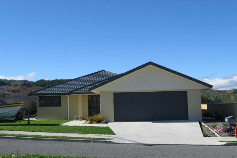 Photo of property in 129 Kirton Drive, Riverstone Terraces, Upper Hutt, 5018